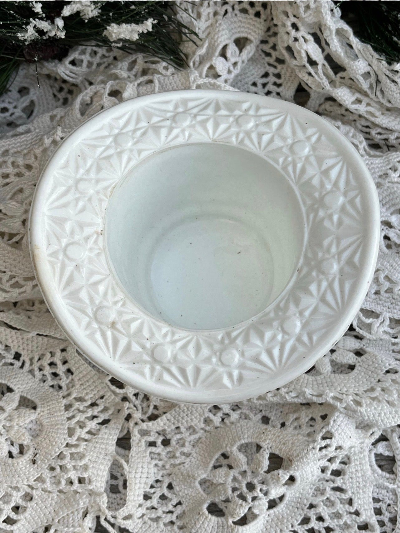 Vintage Daisy & Buttons Milk Glass Top Hat with Tree & Ribbon