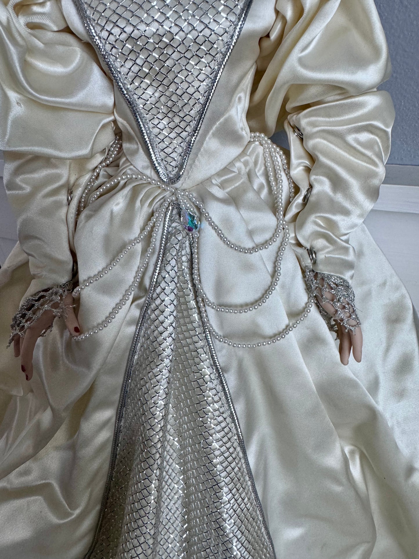 Franklin Mint Heirloom Snow Queen