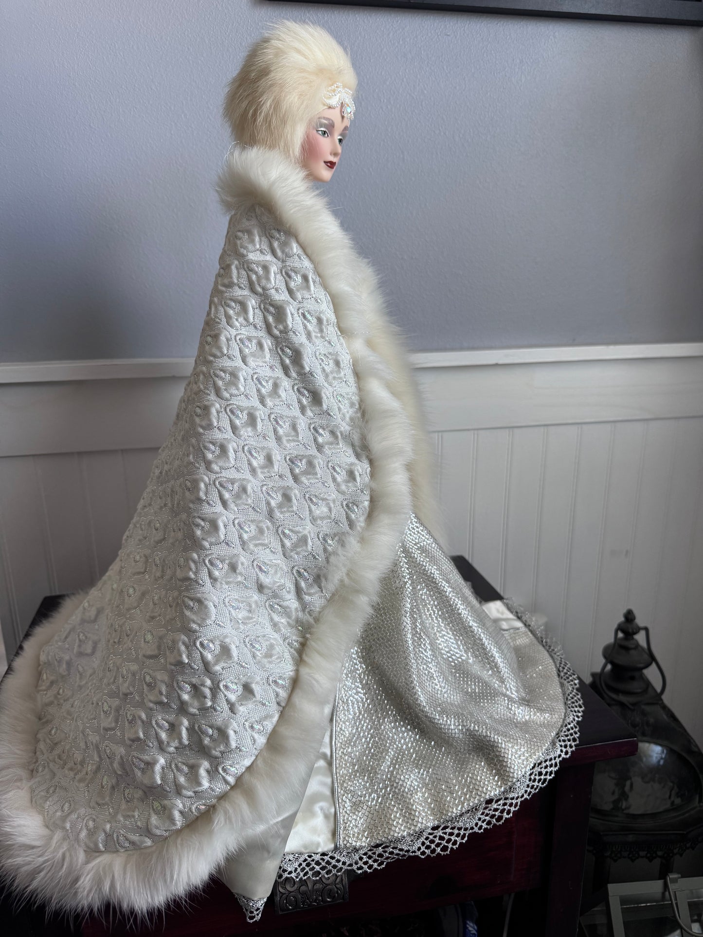 Franklin Mint Heirloom Snow Queen