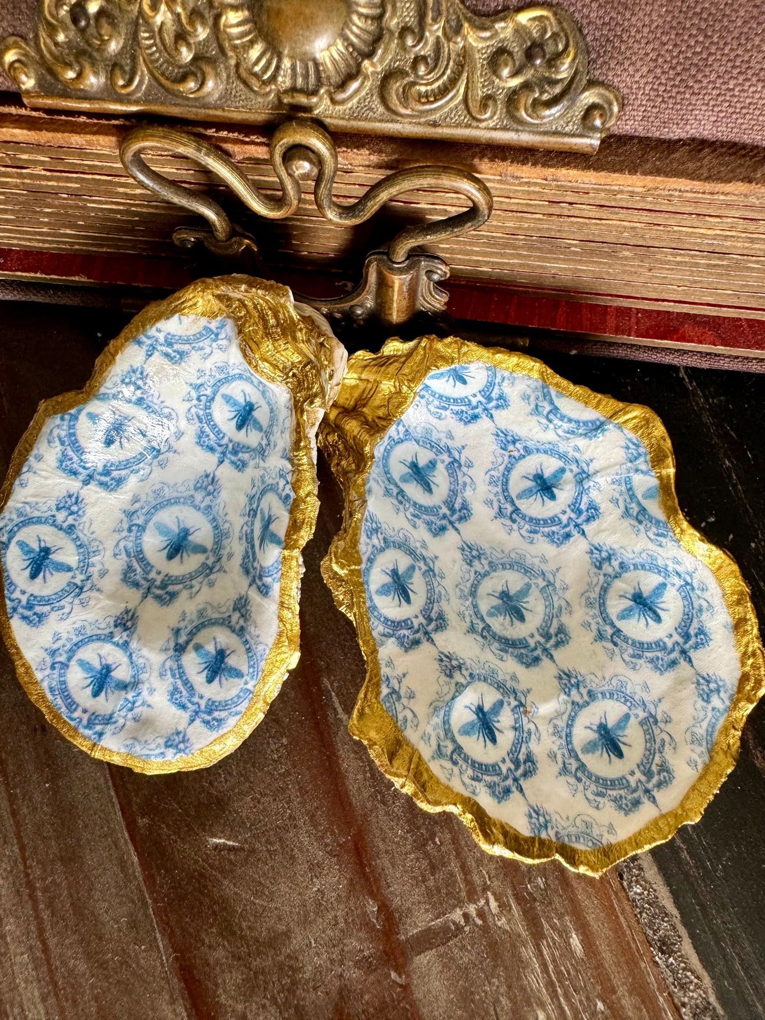 Decorative Oyster Shells / Ornaments