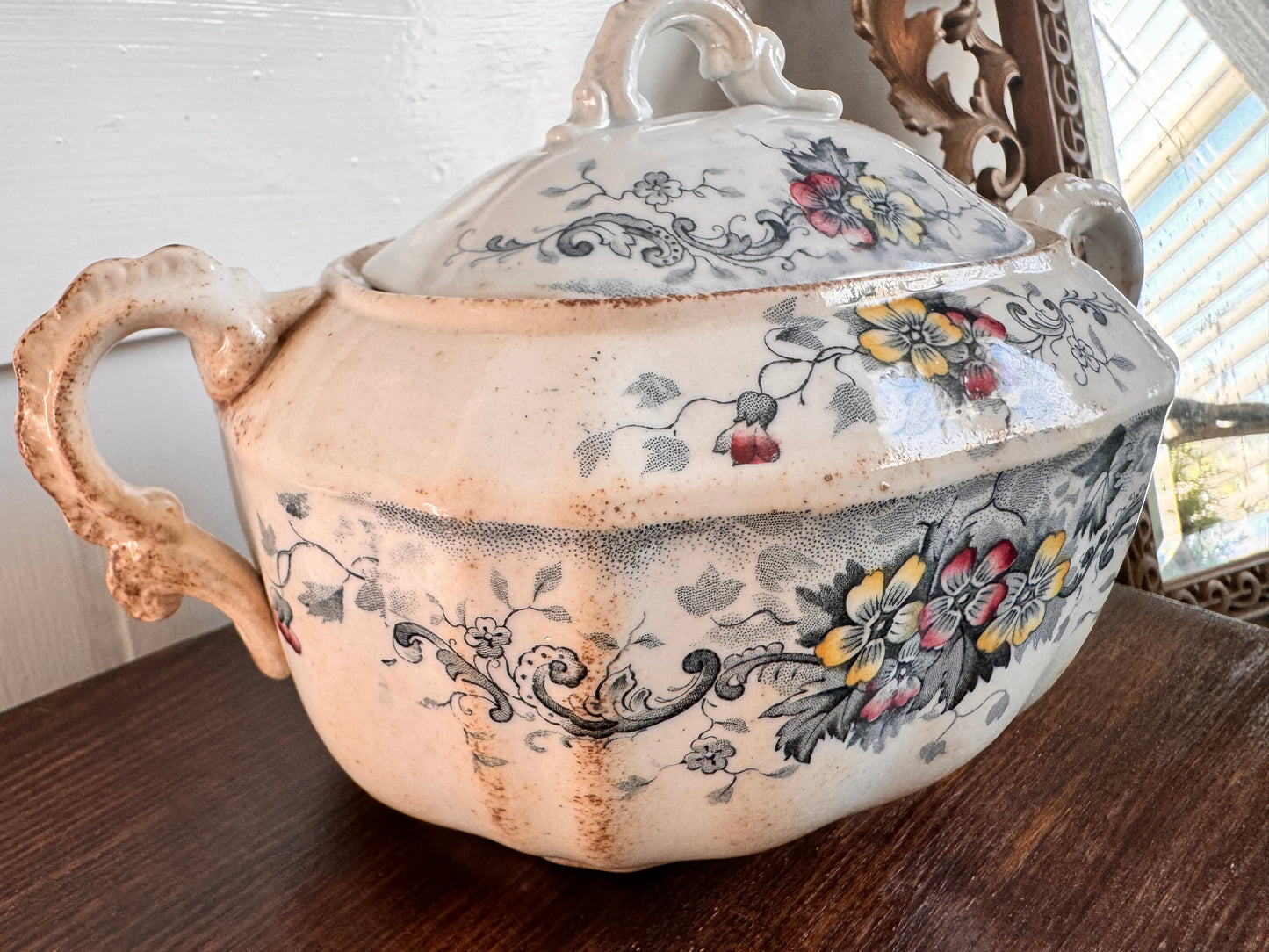 JH Wetherby & Sons Sugar Bowl & Creamer Set