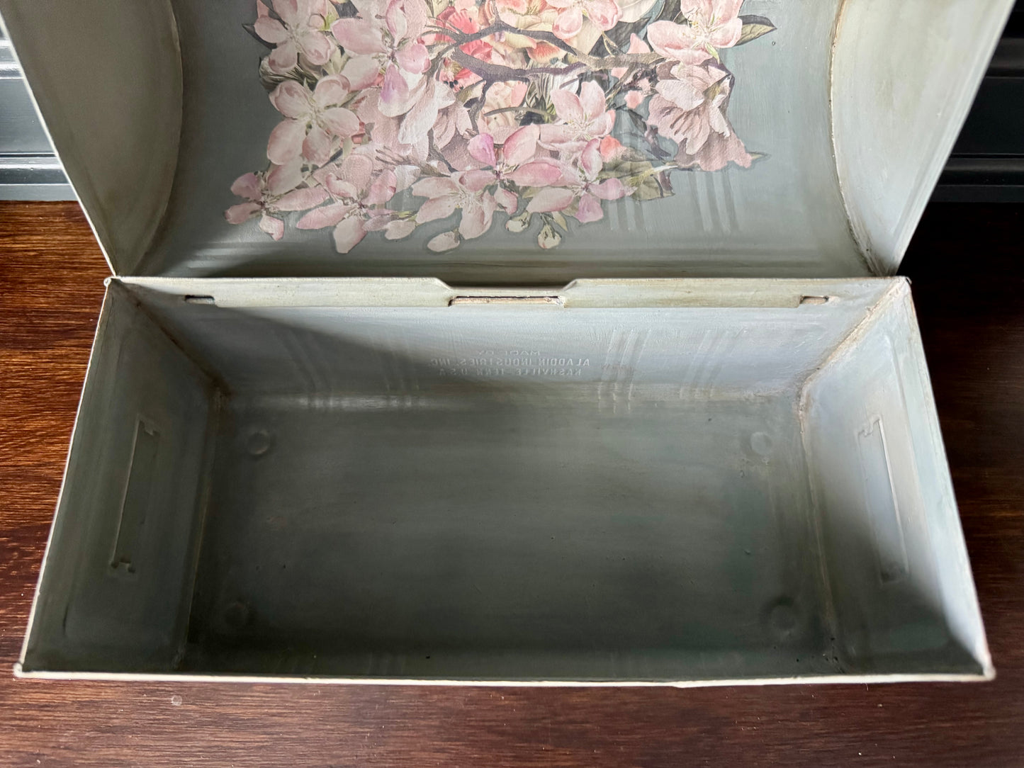 Hand Painted Floral Metal Lunch Box, Decorative Storage Box with Magnetic Closure
