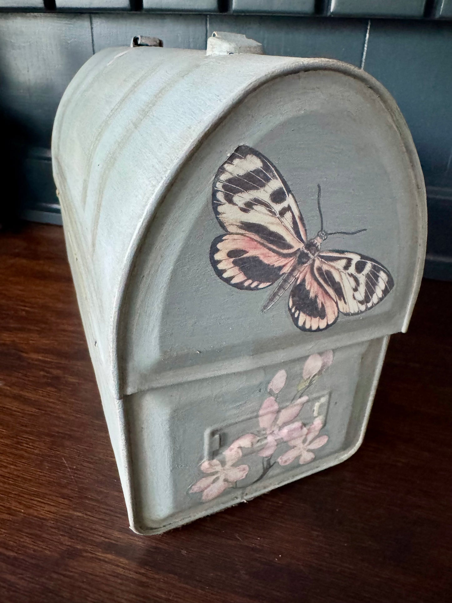 Hand Painted Floral Metal Lunch Box, Decorative Storage Box with Magnetic Closure